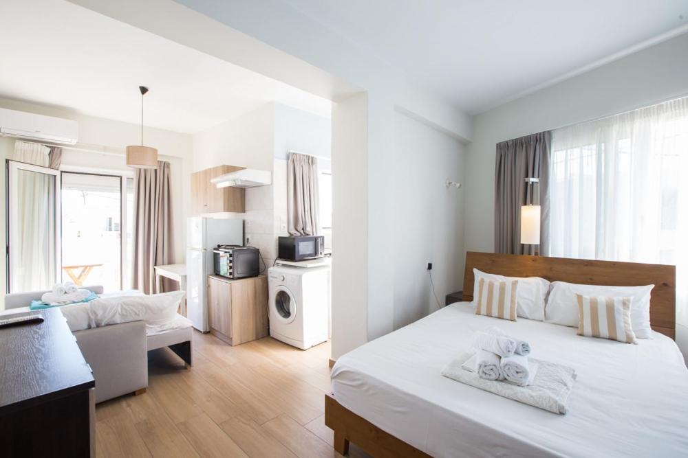 Theo Apartments 罗希姆诺 外观 照片