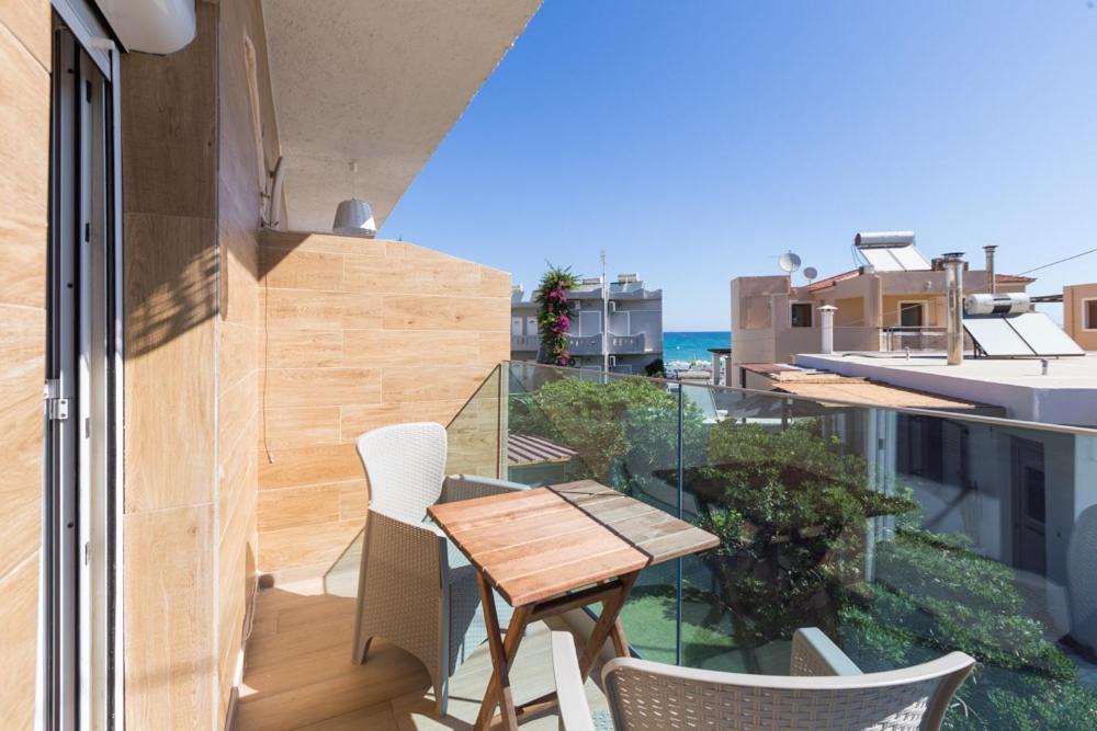 Theo Apartments 罗希姆诺 外观 照片